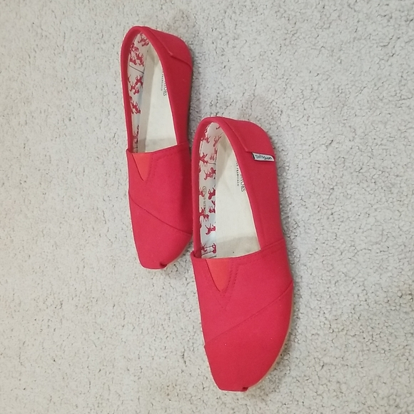 Red Canvas Slip-on Shoes Size 8.5 - Picture 3 of 6
